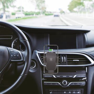 Automobilski držač za telefon s bežičnim punjenjem 15W