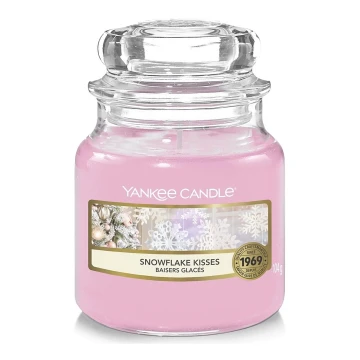 Yankee Candle - Mirisna svijeća SNOWFLAKE KISSES mala 104g 20-30 sati